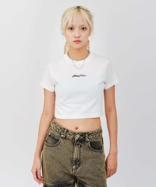 atmos pink(アトモスピンク)の「atmos pink Classic Embroidery Logo Short T-shirt / アトモス ピンク クラシック エンブロイダリー ロゴ ショート ティーシャツ(Tシャツ/カットソー・レディース・ブラック/ブルー/ホワイト/ピンク・S/M)」の1枚目の写真