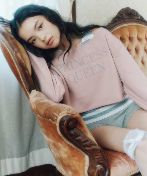 FCMM(エフシーエムエム)の「【日本限定】LEYERD OFF SHOLLDER CREWNECK / レイヤードオフショルダークルーネック(Tシャツ/カットソー・レディース・ブラック/ピンク・MEDIUM/SMALL)」の2枚目の写真