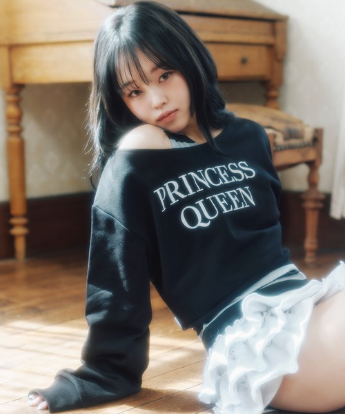 FCMM(エフシーエムエム)の「【日本限定】LEYERD OFF SHOLLDER CREWNECK / レイヤードオフショルダークルーネック(Tシャツ/カットソー・レディース・ブラック/ピンク・MEDIUM/SMALL)」の1枚目の写真