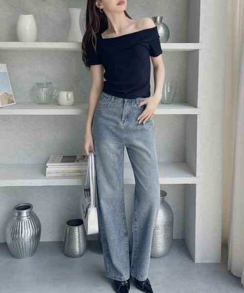 kirakiraShop(キラキラショップ)の「【新色追加】1枚でこなれる、大人っぽさとトレンド感を両立する ワンショルダー トップス(Tシャツ/カットソー・レディース・ブラック/ベージュ/ホワイト/チャコール/ネイビー/ブルー/ブラウン・FREE)」の15枚目の写真