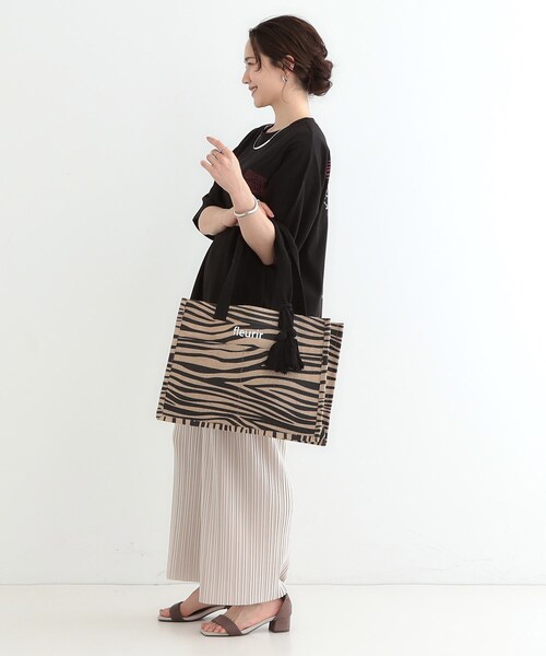 SHOO・LA・RUE（シューラルー）の「夏を彩る スクエアジュートトートバッグ（トートバッグ・レディース・オレンジ/ブルー/イエロー/ブラック系/ブラック系3/ブラック・00）」の7枚目の写真