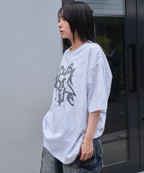 WEGO（ウィゴー）の「WEGO/スノーパターングラフィックT（Tシャツ/カットソー・メンズ・ダークグレー/ピンク/ホワイト・MEDIUM/LARGE）」の8枚目の写真