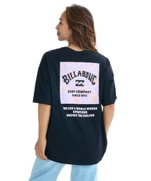 BILLABONG（ビラボン）の「BILLABONG レディース SQUARE LOGO LOOSE TEE Tシャツ 【2025年夏モデル】/ビラボンバックプリント半袖Tシャツ（Tシャツ/カットソー）」