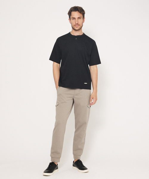 DESIGNWORKS（デザインワークス）の「【シルケット加工】変形ヘンリーネック Tシャツ（Tシャツ/カットソー・メンズ・ホワイト/ブラック・46/48/50）」の3枚目の写真