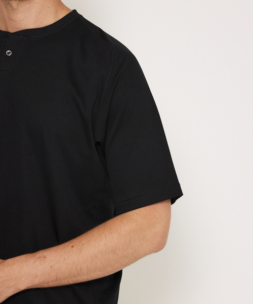 DESIGNWORKS（デザインワークス）の「【シルケット加工】変形ヘンリーネック Tシャツ（Tシャツ/カットソー・メンズ・ホワイト/ブラック・46/48/50）」の7枚目の写真