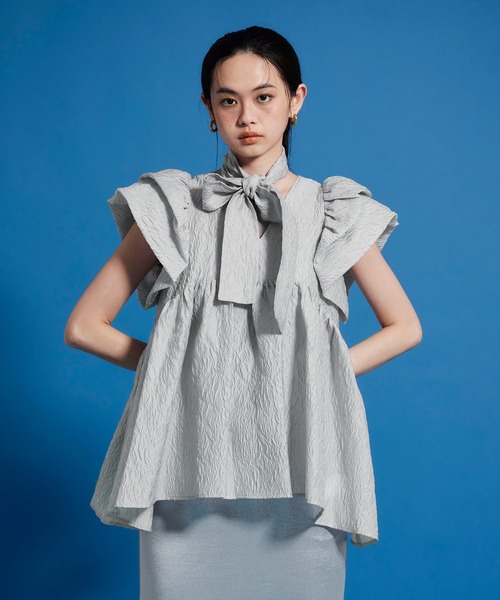 ANDRESD(アンドレスド)の「シアージャガードペプラムトップス / sheer jacquard peplum tops(シャツ/ブラウス・レディース・グレー/オフホワイト/ピンク/ブラック/イエロー/ライトブルー・M)」の3枚目の写真