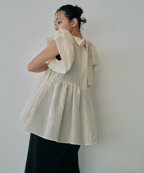 ANDRESD(アンドレスド)の「シアージャガードペプラムトップス / sheer jacquard peplum tops(シャツ/ブラウス・レディース・グレー/オフホワイト/ピンク/ブラック/イエロー/ライトブルー・M)」の12枚目の写真