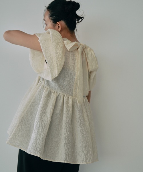 ANDRESD(アンドレスド)の「シアージャガードペプラムトップス / sheer jacquard peplum tops(シャツ/ブラウス・レディース・グレー/オフホワイト/ピンク/ブラック/イエロー/ライトブルー・M)」の13枚目の写真