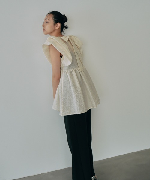 ANDRESD(アンドレスド)の「シアージャガードペプラムトップス / sheer jacquard peplum tops(シャツ/ブラウス・レディース・グレー/オフホワイト/ピンク/ブラック/イエロー/ライトブルー・M)」の11枚目の写真