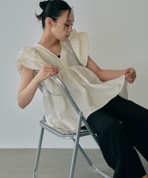 ANDRESD(アンドレスド)の「シアージャガードペプラムトップス / sheer jacquard peplum tops(シャツ/ブラウス・レディース・グレー/オフホワイト/ピンク/ブラック/イエロー/ライトブルー・M)」の7枚目の写真