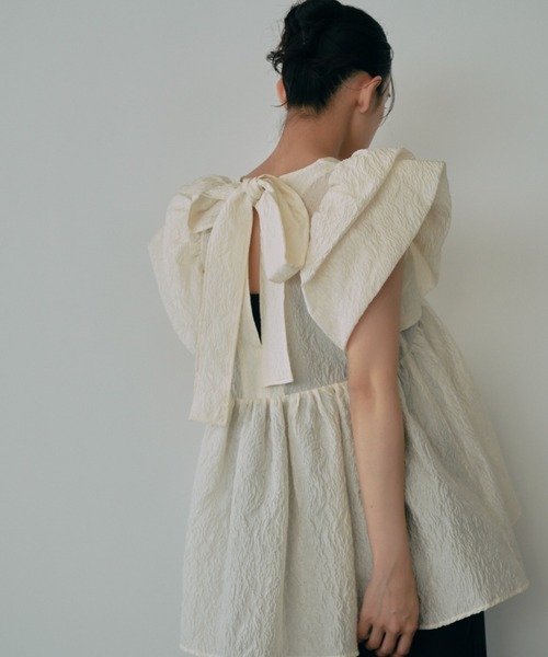 ANDRESD(アンドレスド)の「シアージャガードペプラムトップス / sheer jacquard peplum tops(シャツ/ブラウス・レディース・グレー/オフホワイト/ピンク/ブラック/イエロー/ライトブルー・M)」の19枚目の写真