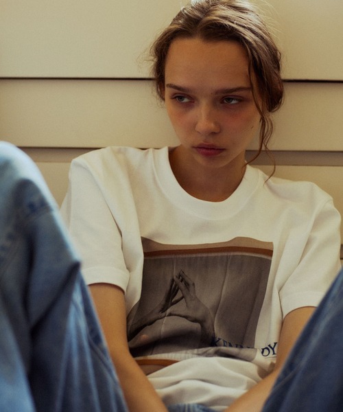 ADAM ET ROPE'(アダムエロペ)の「【KENNEDY MAGAZINE for ADAM ET ROPE'】別注T-SHIRT(Tシャツ/カットソー・レディース・ホワイト系その他3/ホワイト系その他/ホワイト/ホワイト系その他2・FREE)」の5枚目の写真