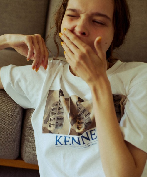 ADAM ET ROPE'(アダムエロペ)の「【KENNEDY MAGAZINE for ADAM ET ROPE'】別注T-SHIRT(Tシャツ/カットソー・レディース・ホワイト系その他3/ホワイト系その他/ホワイト/ホワイト系その他2・FREE)」の8枚目の写真