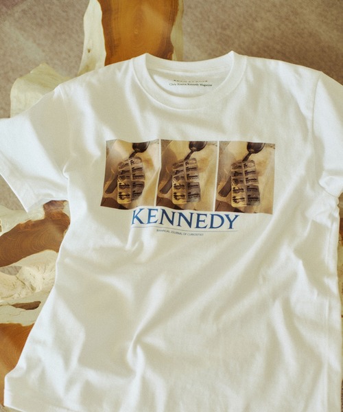 ADAM ET ROPE'(アダムエロペ)の「【KENNEDY MAGAZINE for ADAM ET ROPE'】別注T-SHIRT(Tシャツ/カットソー・レディース・ホワイト系その他3/ホワイト系その他/ホワイト/ホワイト系その他2・FREE)」の14枚目の写真