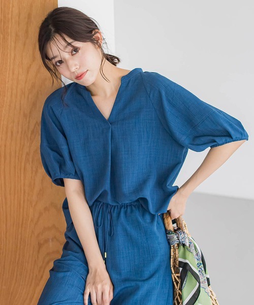 Droite lautreamont（ドロワットロートレアモン）の「タンブラーブッチャーキーネックブラウス≪手洗い可能≫（シャツ/ブラウス・レディース・チャコールグレー/ライトグレー/ブルー・M）」の3枚目の写真