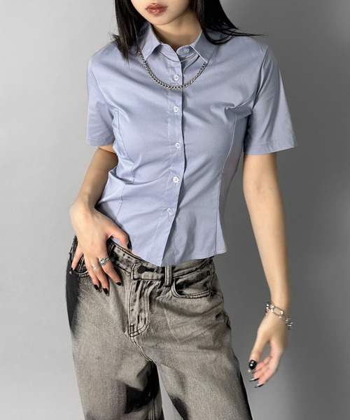 LVEU.（ラブユ.）の「【LVEU.】スリムシルエットシャツ / トップス シャツ ブラウス 半袖 レギュラーカラー スリム タイト コンパクト ブラック ホワイト ブルー（シャツ/ブラウス・レディース・ホワイト/ブラック/ブルー・FREE）」の3枚目の写真