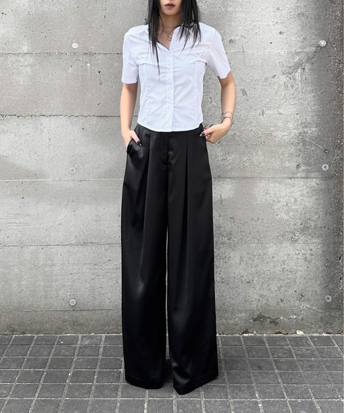 LVEU.（ラブユ.）の「【LVEU.】スリムシルエットシャツ / トップス シャツ ブラウス 半袖 レギュラーカラー スリム タイト コンパクト ブラック ホワイト ブルー（シャツ/ブラウス・レディース・ホワイト/ブラック/ブルー・FREE）」の5枚目の写真