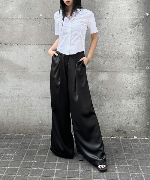 LVEU.（ラブユ.）の「【LVEU.】スリムシルエットシャツ / トップス シャツ ブラウス 半袖 レギュラーカラー スリム タイト コンパクト ブラック ホワイト ブルー（シャツ/ブラウス・レディース・ホワイト/ブラック/ブルー・FREE）」の6枚目の写真