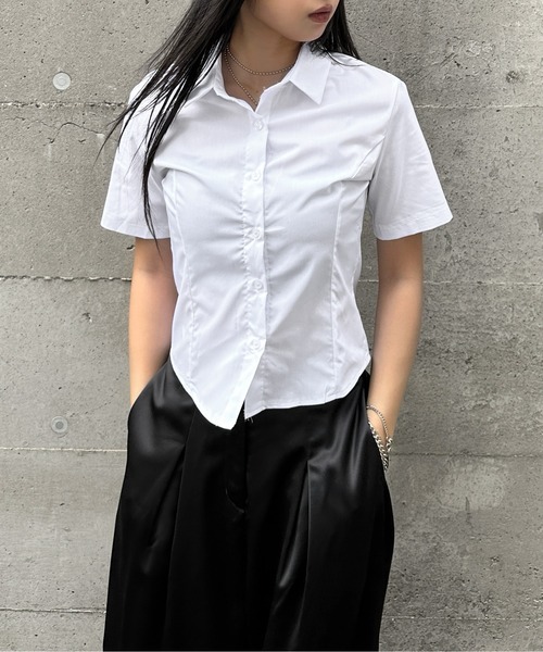 LVEU.（ラブユ.）の「【LVEU.】スリムシルエットシャツ / トップス シャツ ブラウス 半袖 レギュラーカラー スリム タイト コンパクト ブラック ホワイト ブルー（シャツ/ブラウス・レディース・ホワイト/ブラック/ブルー・FREE）」の7枚目の写真