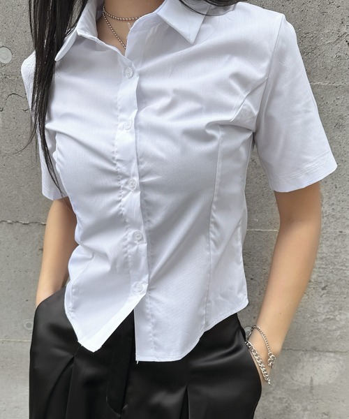 LVEU.（ラブユ.）の「【LVEU.】スリムシルエットシャツ / トップス シャツ ブラウス 半袖 レギュラーカラー スリム タイト コンパクト ブラック ホワイト ブルー（シャツ/ブラウス・レディース・ホワイト/ブラック/ブルー・FREE）」の8枚目の写真