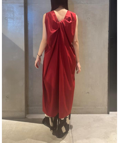 JOURNAL STANDARD（ジャーナルスタンダード）の「バックツイストワンピース（ワンピース・レディース・ベージュ/ブラック/レッド・FREE）」の3枚目の写真