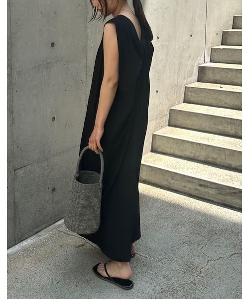 JOURNAL STANDARD（ジャーナルスタンダード）の「バックツイストワンピース（ワンピース・レディース・ベージュ/ブラック/レッド・FREE）」の2枚目の写真