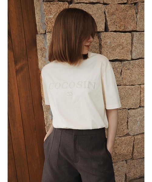 Rivel(リヴェル)の「【COCOSIN】TEE ワンポイント 半袖Tシャツ ロゴラメ刺繍(Tシャツ/カットソー・レディース・ベージュ・FREE)」の4枚目の写真