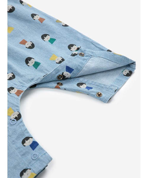 BOBO CHOSES(ボボショーズ)の「Game Pawns all over light denim overall(サロペット/オーバーオール・キッズ・ライトブルー・24MONTH/18MONTH/12MONTH/6MONTH/9MONTH)」の5枚目の写真
