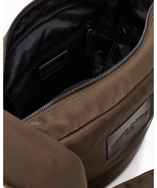 EMPORIO ARMANI（エンポリオアルマーニ）の「【エンポリオ アルマーニ】ショルダーバッグ パデッドナイロン（ショルダーバッグ・メンズ・カーキ・FREE）」の5枚目の写真