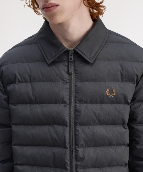 FRED PERRY（フレッドペリー）の「Collared Insulated Jacket／カラーインサレーテッドジャケット（ダウンジャケット/コート・メンズ・ブルー/ダークブルー/ダークグレー・S/M/L）」の11枚目の写真