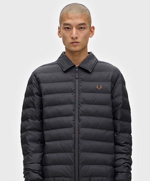 FRED PERRY（フレッドペリー）の「Collared Insulated Jacket／カラーインサレーテッドジャケット（ダウンジャケット/コート・メンズ・ブルー/ダークブルー/ダークグレー・S/M/L）」の8枚目の写真