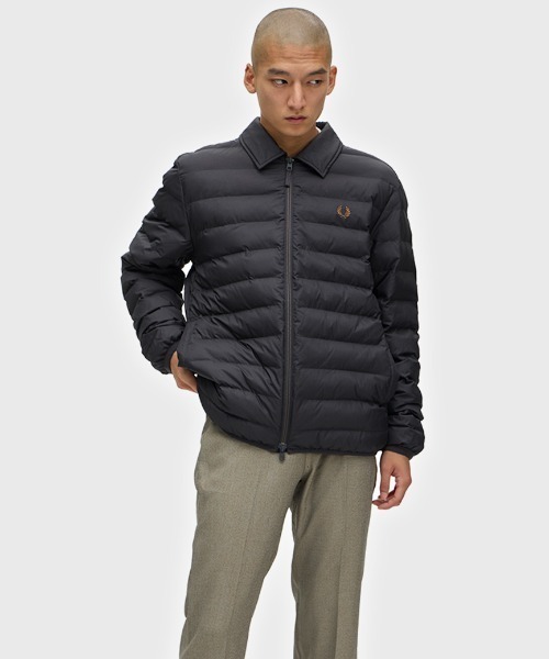 FRED PERRY（フレッドペリー）の「Collared Insulated Jacket／カラーインサレーテッドジャケット（ダウンジャケット/コート・メンズ・ブルー/ダークブルー/ダークグレー・S/M/L）」の4枚目の写真
