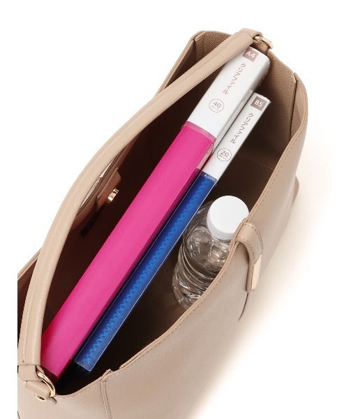 SUIT SQUARE（スーツスクエア）の「2WAYショルダーバッグ フェイクレザー（ショルダーバッグ・レディース・ブラック系/ベージュ系・F）」の17枚目の写真