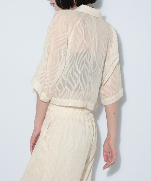 PAGEBOY(ページボーイ)の「リーフジャガードセットアップシャツ【セットアップ対応】(シャツ/ブラウス・レディース・オフホワイト/ブラック・FREE)」の5枚目の写真