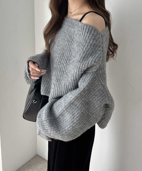 nelliy.（ネルリー）の「オフショルダ―ニット×ベロアキャミワンピースSET (セットアイテム)（アンサンブル・レディース・グレー・FREE）」の4枚目の写真