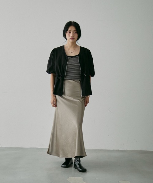 NUJOH(ヌゾ)の「Satin Long Skirt / サテン ロングスカート(スカート・レディース・ベージュ/ブラック/アイボリー・LARGE/MEDIUM)」の4枚目の写真