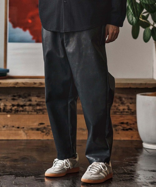 CAMBIO(カンビオ)の「mp13960- Tie dyed Synthetic Leather Balloon Pants レザーバルーンパンツ(CAM25AW-009)(その他パンツ・メンズ・ブラック/ダークブラウン・L/M/S)」の4枚目の写真