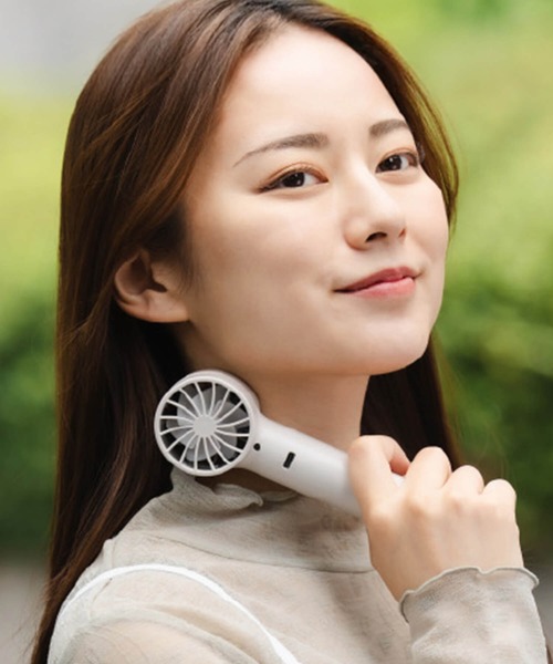 Cinderella(シンデレラ)の「ハンディファン 冷却プレート 卓上扇風機 携帯扇風機 扇風機 小型扇風機 大容量バッテリー 瞬間冷却 10℃ 静音 カラビナ 夏 充電式 かんたん 便利 快適 卓上 腰掛け type-c 急速充電 コンパクト 持ち運び 手持ち ハンズフリー おしゃれ 軽量 パステルカラー かわいい(生活家電・レディース・ミント/ラベンダー/ピンク/アイボリー/ライトブルー/モカ・FREE)」の7枚目の写真