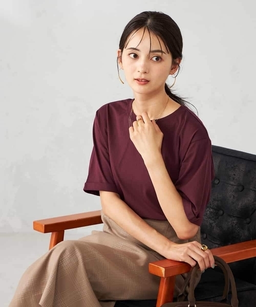 a.v.v（アーヴェヴェ）の「【接触冷感/UVカット/コットン100％】ロールアップハーフスリーブTシャツ（Tシャツ/カットソー・レディース・ボルドー/パープル/グレー系その他/クリーム・36/38/40）」の22枚目の写真