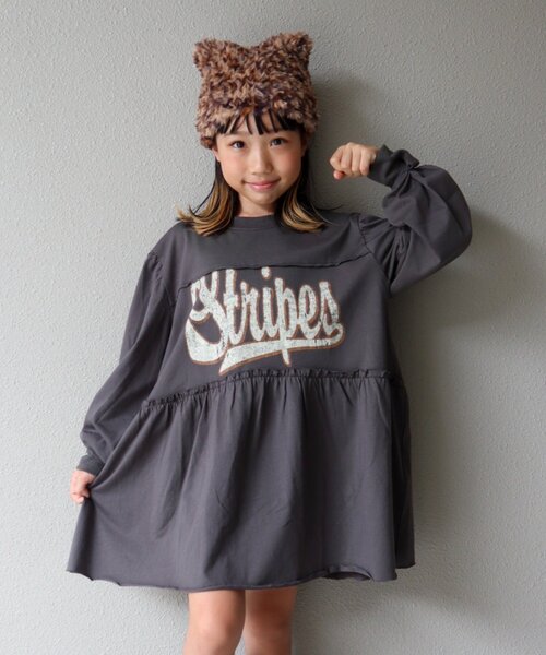 CIAOPANIC TYPY（チャオパニックティピー）の「【KIDS】かすれロゴ長袖チュニックミニワンピ（ワンピース・キッズ・チャコールグレー/グレー/キャメル・SMALL/XX-LARGE/MEDIUM/X-LARGE/LARGE）」の4枚目の写真
