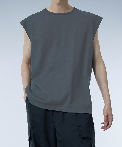 UNITED TOKYO(ユナイテッドトウキョウ)の「【残りわずか】TECHNORAMA ノースリーブTシャツ |接触冷感/最高級コットン/防シワ/ウォッシャブル/汗ジミ防止(Tシャツ/カットソー・メンズ・ダークグレー/ホワイト/ブラック・1/2)」の9枚目の写真