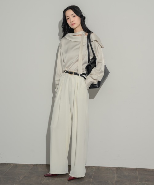 NEUNA(ヌナ)の「2wayサテンワンショルブラウス(シャツ/ブラウス・レディース・アイボリー/ブラック・FREE)」の5枚目の写真