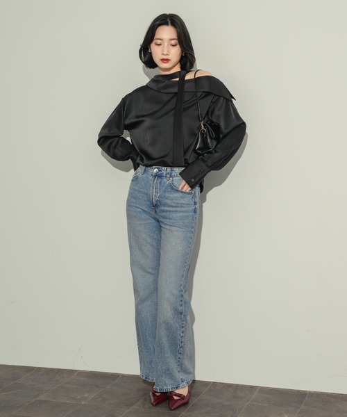 NEUNA(ヌナ)の「2wayサテンワンショルブラウス(シャツ/ブラウス・レディース・アイボリー/ブラック・FREE)」の7枚目の写真