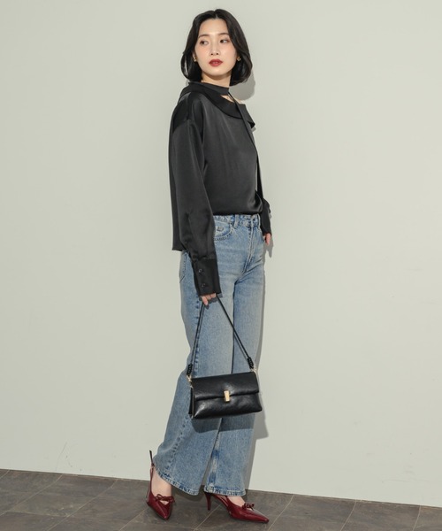 NEUNA(ヌナ)の「2wayサテンワンショルブラウス(シャツ/ブラウス・レディース・アイボリー/ブラック・FREE)」の8枚目の写真