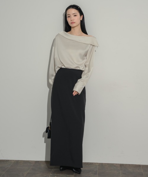 NEUNA(ヌナ)の「2wayサテンワンショルブラウス(シャツ/ブラウス・レディース・アイボリー/ブラック・FREE)」の12枚目の写真