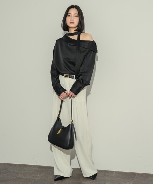 NEUNA(ヌナ)の「2wayサテンワンショルブラウス(シャツ/ブラウス・レディース・アイボリー/ブラック・FREE)」の14枚目の写真