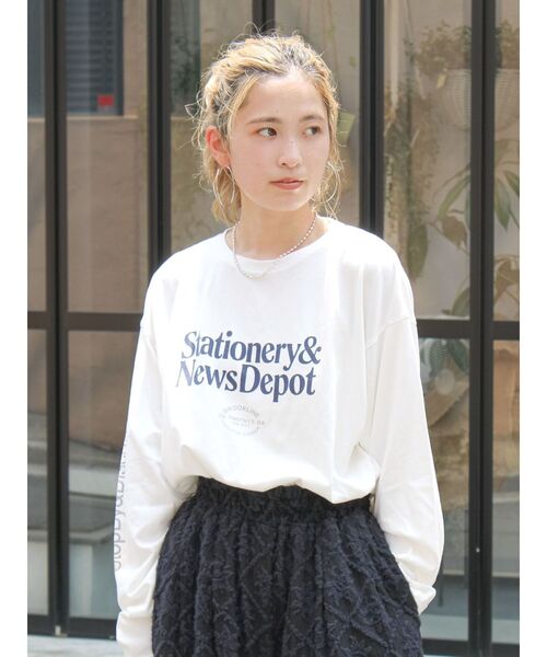 Ungrid（アングリッド）の「カラーロゴロングスリーブTee（Tシャツ/カットソー・レディース・ブラウン/オフホワイト/チャコールグレー・FREE）」の2枚目の写真