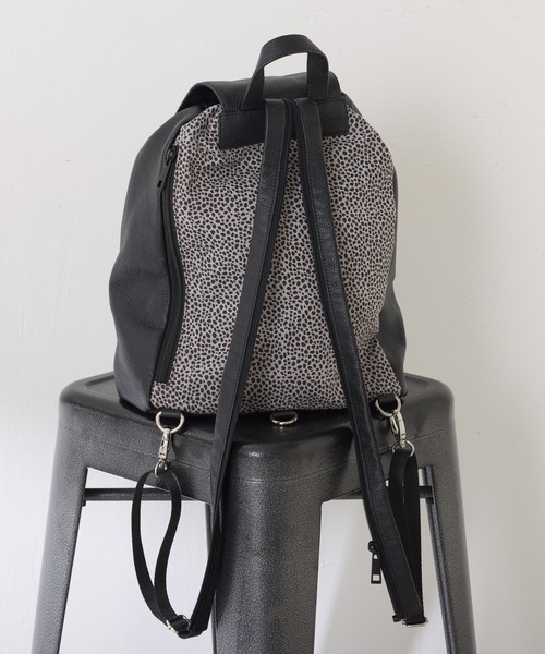 PAPILLONNER(パピヨネ)の「2WAYレザーコンビリュック(バックパック/リュック・レディース・ブラック系その他/ブラック・FREE)」の1枚目の写真