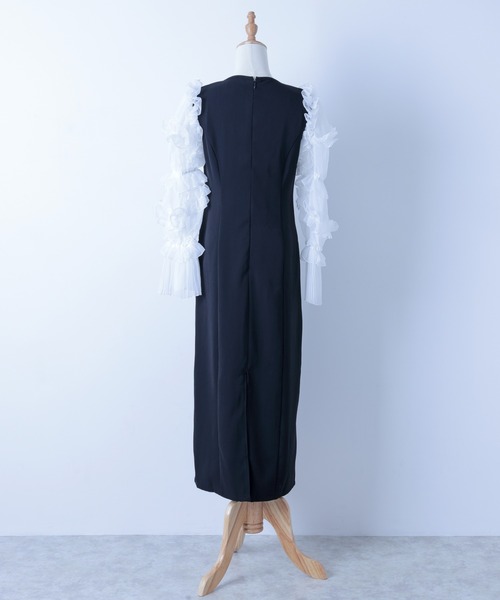 FLANEEK.(フラニーク)の「フリルスリーブデザインネックワンピース(ワンピース・レディース・ベージュ/ブラック×ブラック/ブラック×ホワイト・S/M)」の4枚目の写真