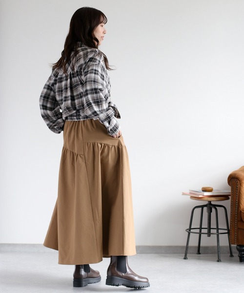 cepo（セポ）の「〈遮熱・保温 / UVカット / イージーケア〉ECOFINE ランダムギャザースカート（スカート・レディース・チャコール/キャメル・M）」の12枚目の写真